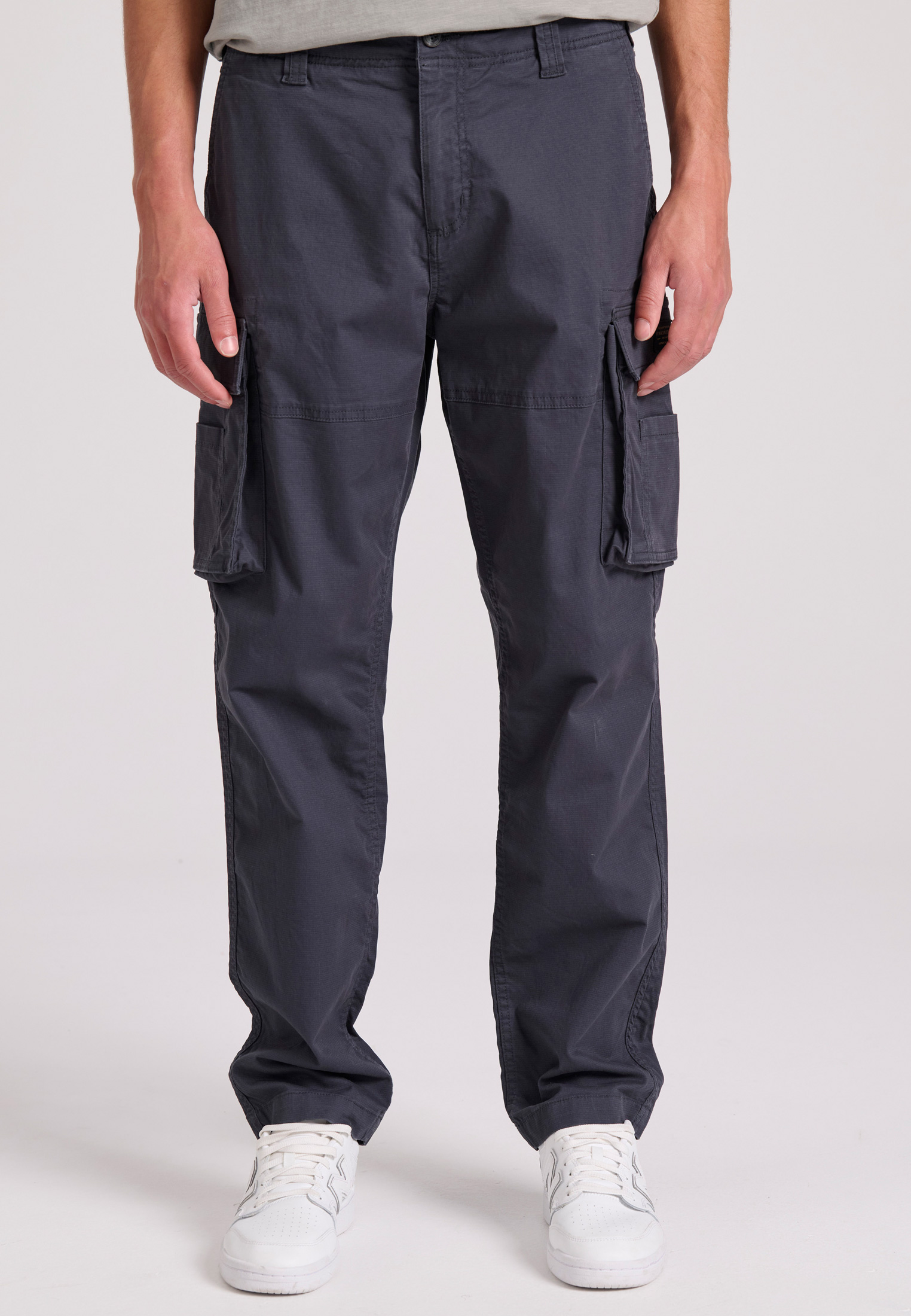 Loose tapered fit cargo παντελόνι σε ζακάρ ύφανση