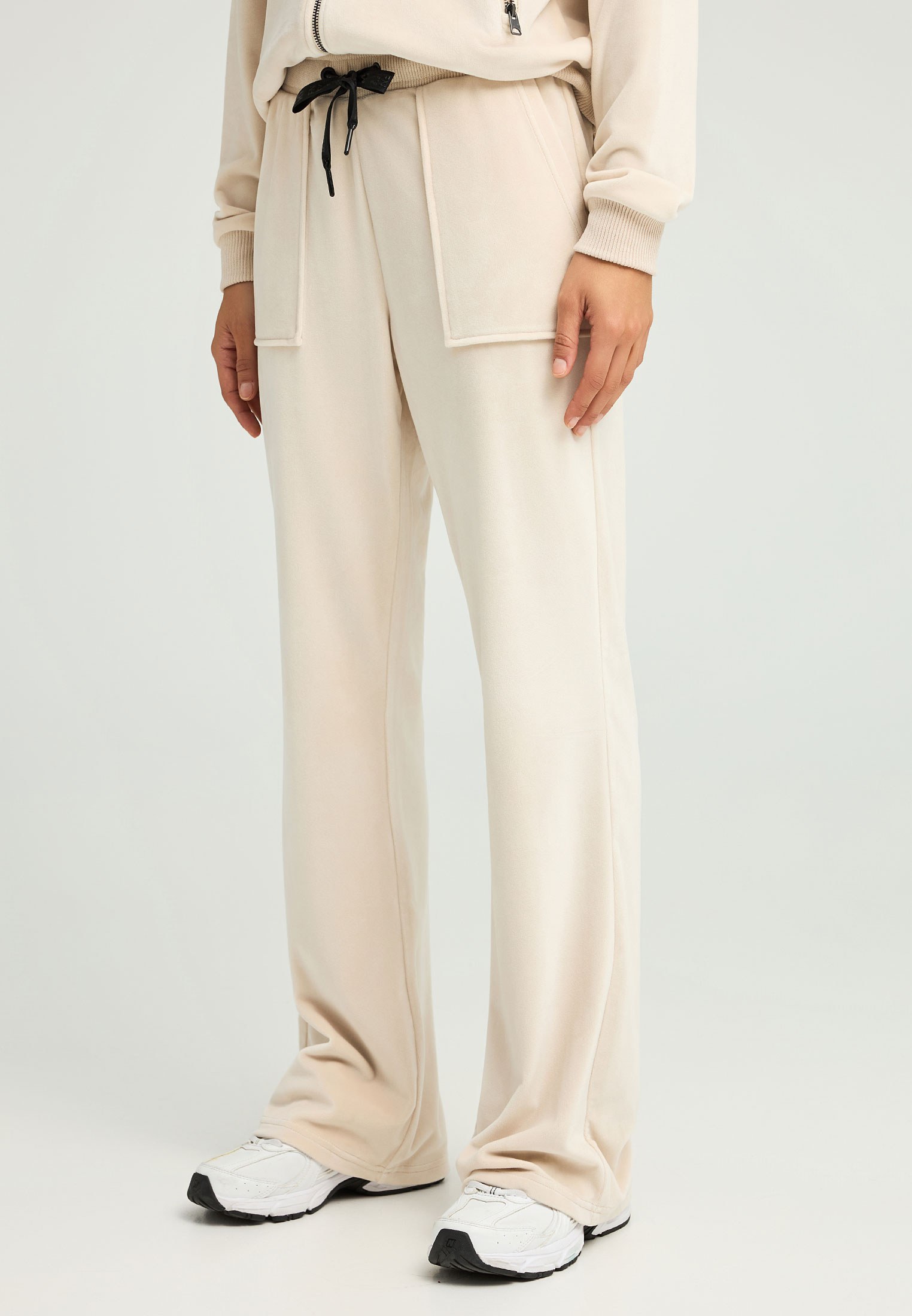 Flare fit παντελόνι φόρμας σε βελουτέ ύφασμα