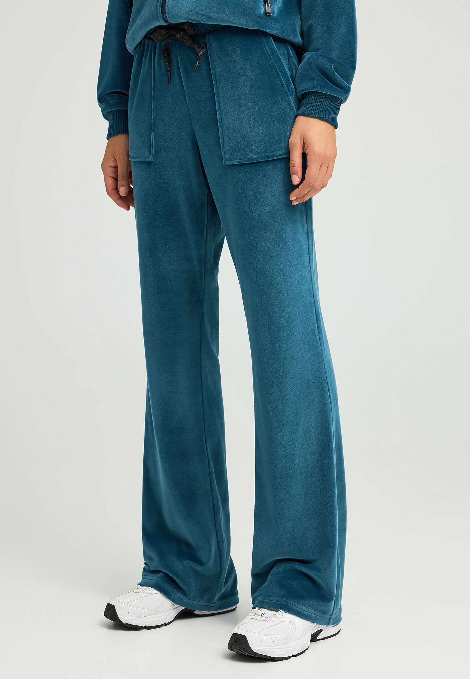 Flare fit παντελόνι φόρμας σε βελουτέ ύφασμα