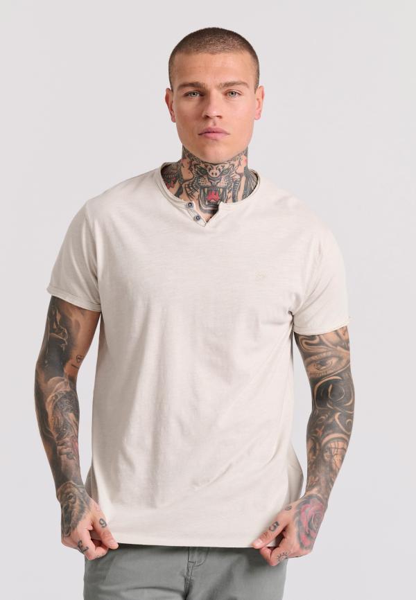 T-shirt με λαιμό henley και raw cuts - The essentials