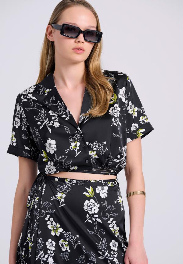 Εμπριμέ cropped cut out πουκάμισο με δέσιμο