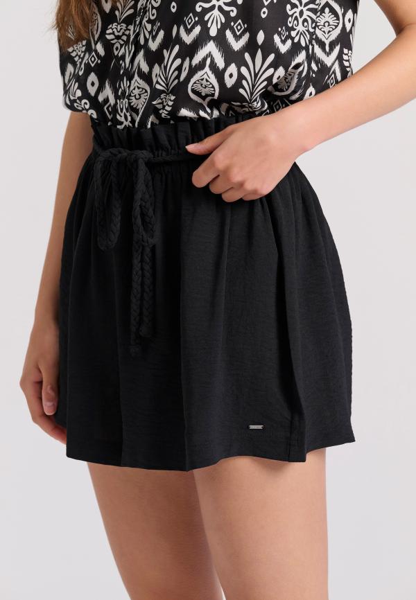 Loose fit σορτς με κορδόνι και βολάν στη μέση