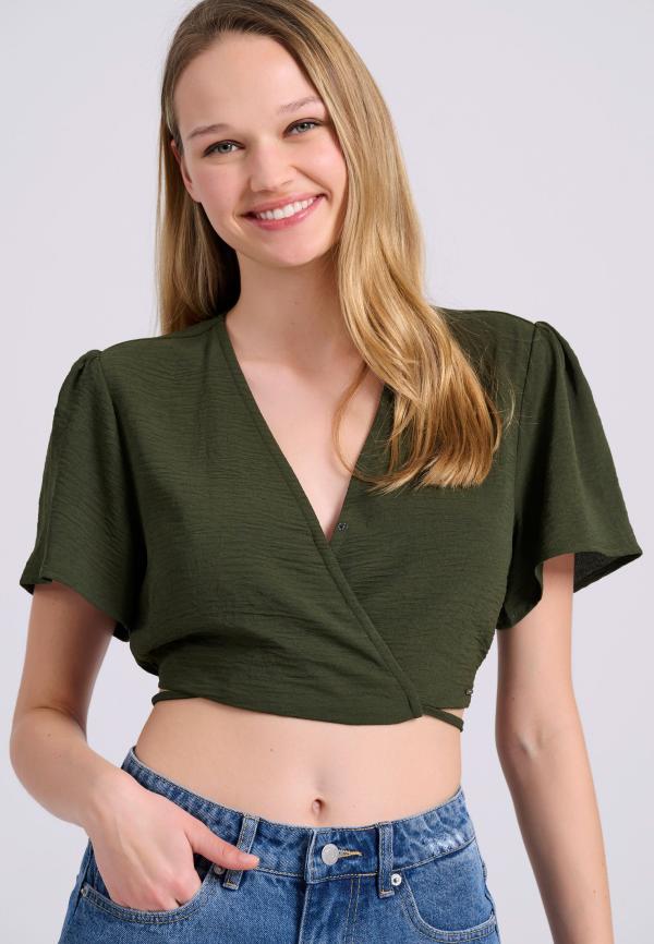 Cropped top με cut out λεπτομέρειες