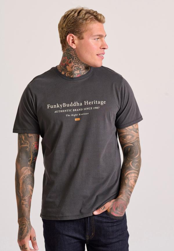 T-shirt με τύπωμα στο στήθος