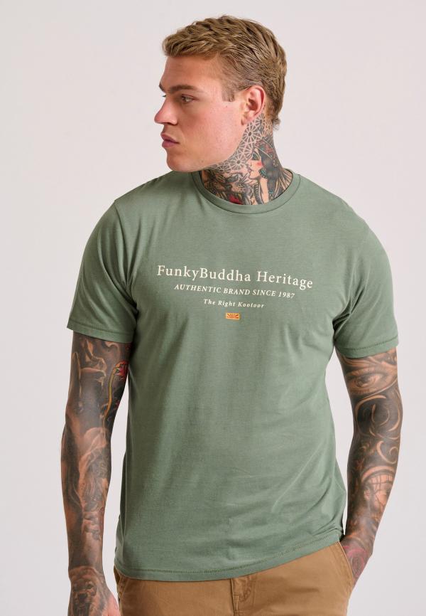 T-shirt με τύπωμα στο στήθος