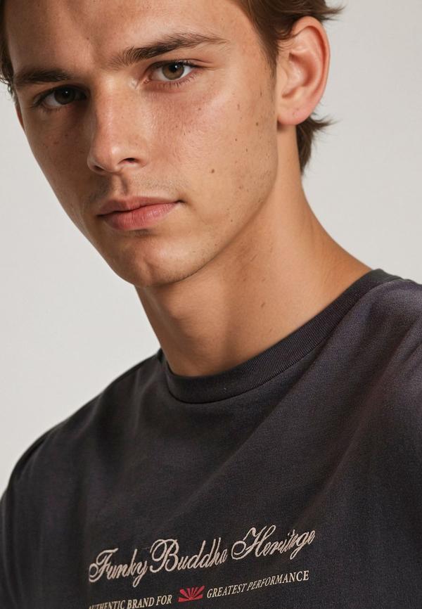 Μακρυμάνικη μπλούζα με κέντημα στο στήθος