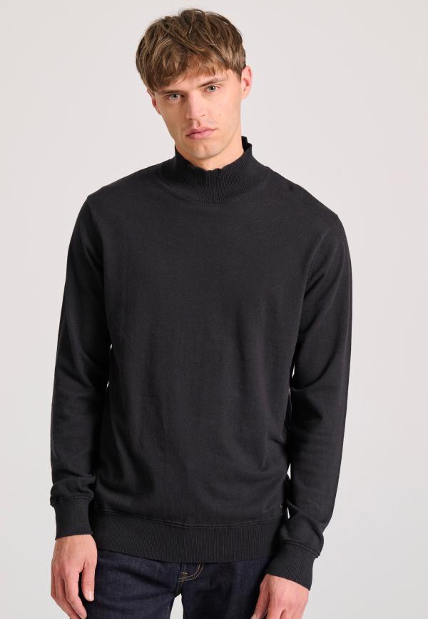 Ανδρική πλεκτή μπλούζα με ψηλή λαιμόκοψη