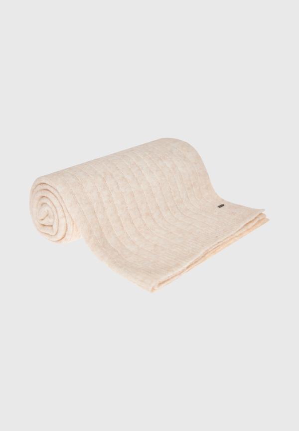 Γυναικείο κασκόλ σε μελανζέ ύφανση