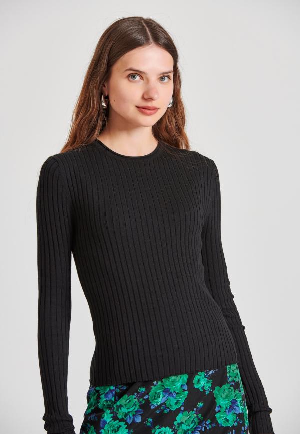 Πλεκτή μπλούζα με raw edges