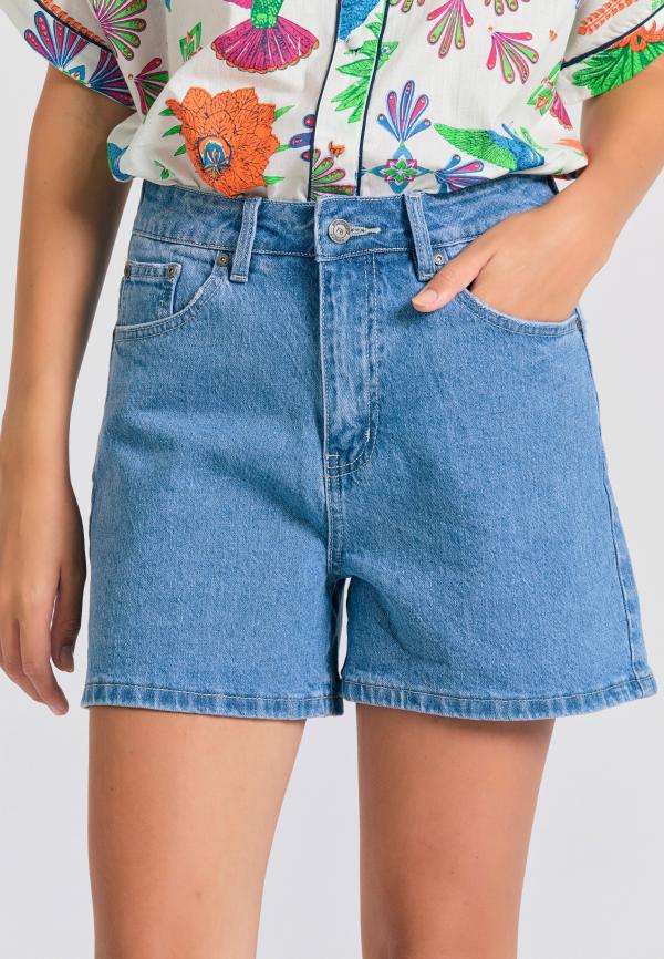 Γυναικείο τζιν σορτς με ελαφρύ ξεθώριασμα