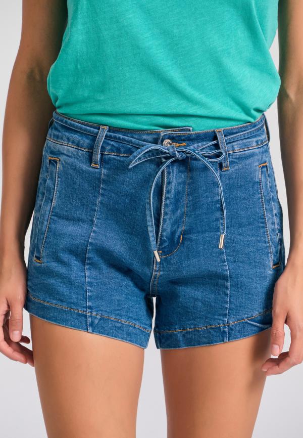 Γυναικείο σορτς με διακοσμητικές ραφές