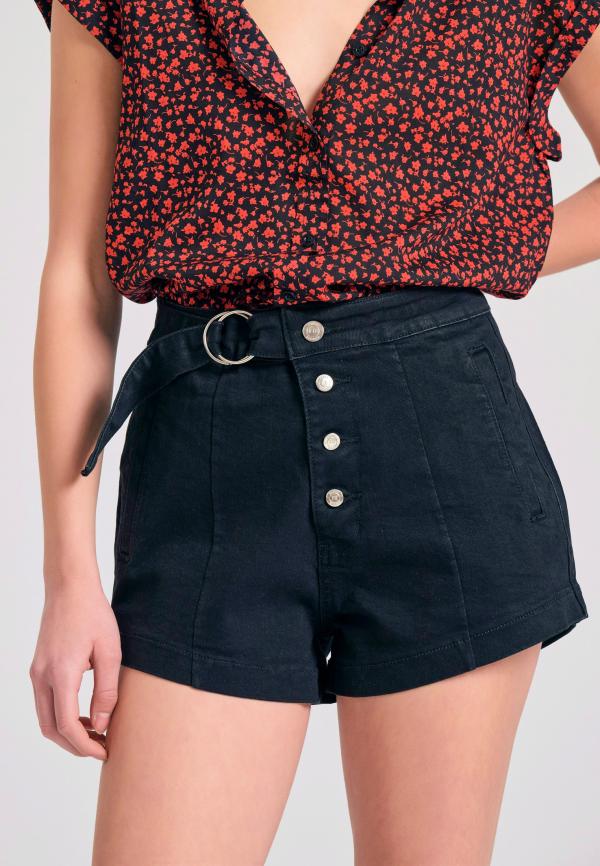 Γυναικείο τζιν σορτς με διακοσμητική ζώνη με κρίκους