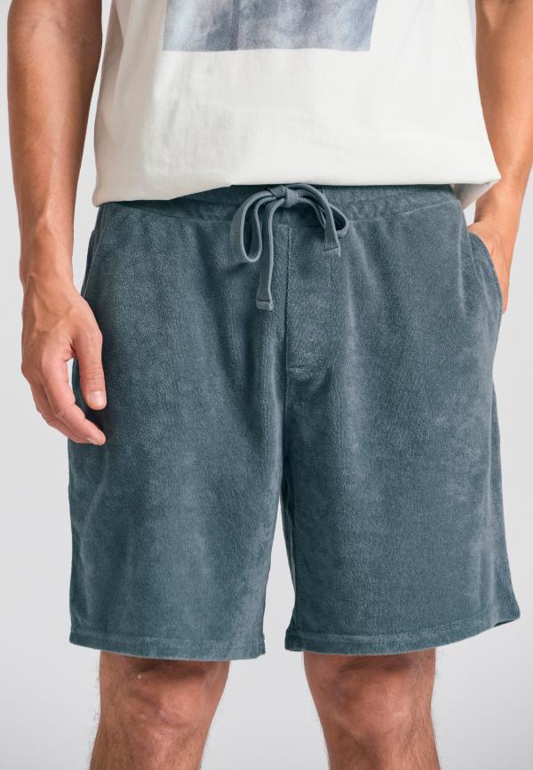 Slim tapered fit αθλητική βερμούδα σε πετσετέ ύφασμα