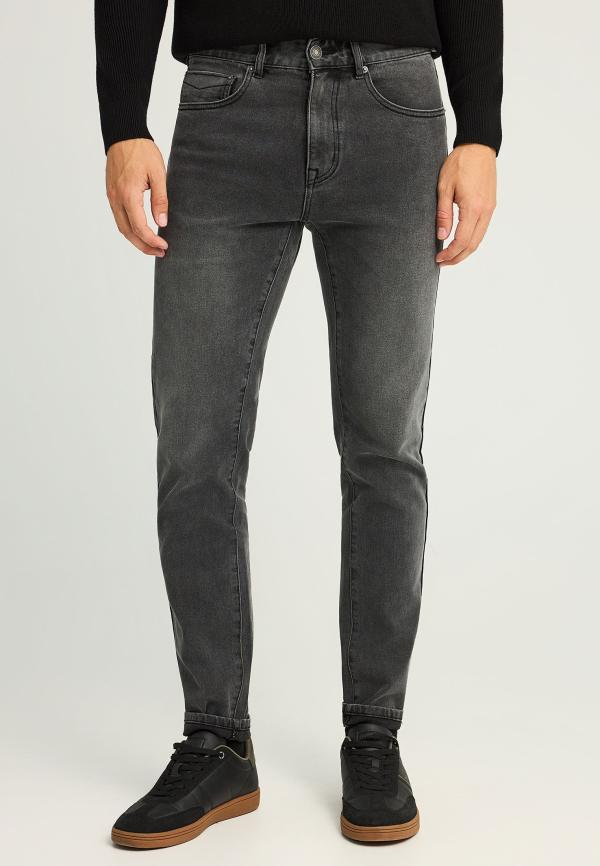 Slim fit τζιν παντελόνι με ελαφρύ ξεθώριασμα