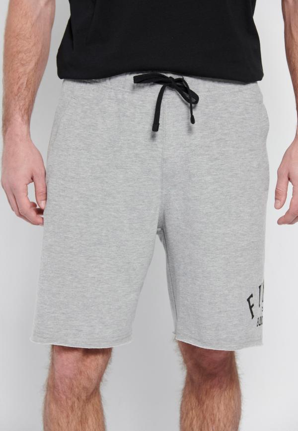 Αθλητική βερμούδα με branded τύπωμα & raw edges