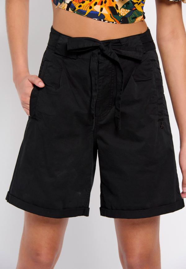 Ψηλόμεσο γυναικείο σορτς με δέσιμο μπροστά