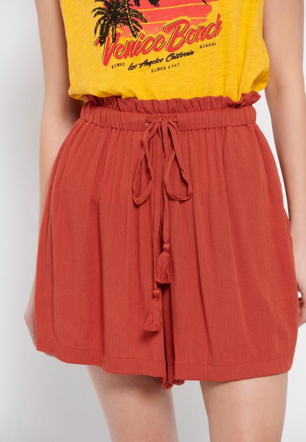 Σορτς με κορδόνι στη μέση
